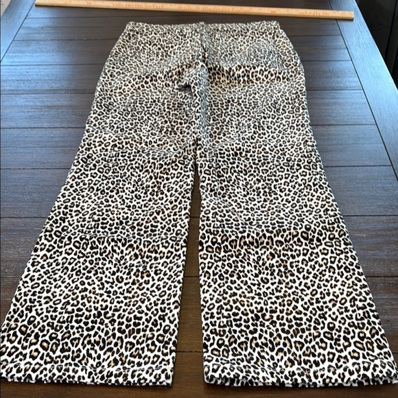 J. Crew Tall high-rise kickout jean with sailor pockets in leopard print Size 28 - Picture 13 of 13
